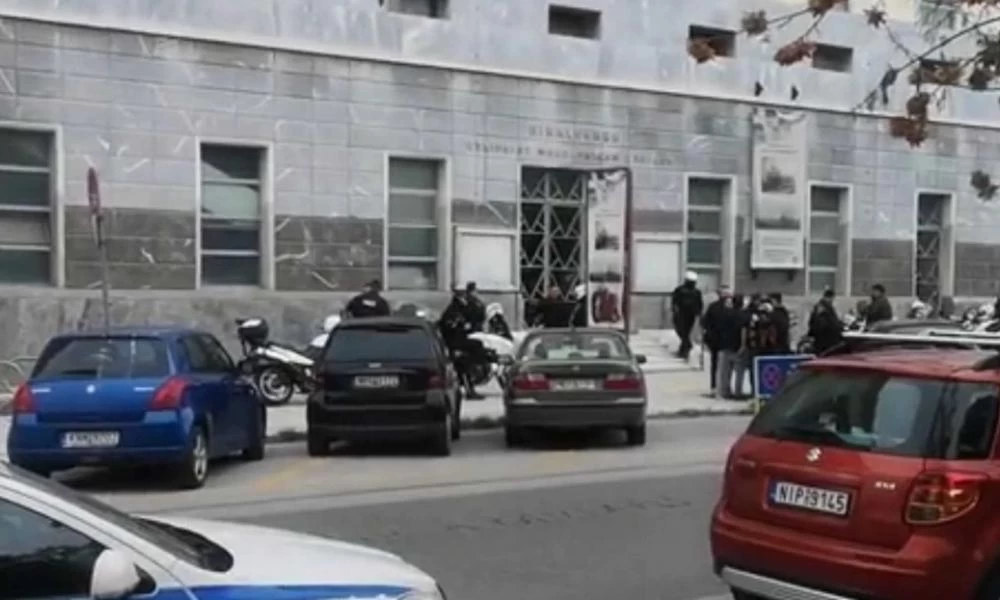 Θεσσαλονίκη: Ένταση στο κτίριο της TV 100